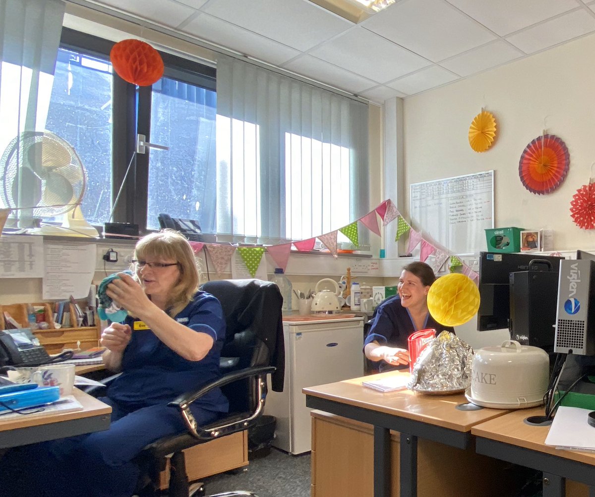 CharlotteNHSRN's tweet photo. A beautiful and loving gift from @KezHolden for #InternationalNursesDay to the @GlosIPC (I was only in this team for a month) you are all the loveliest humans, thanks for being so inclusive and making me feel like I have a place here 🥰 #OfficeShare #yearofthenurseandmidwife https://t.co/aylTWARAEs