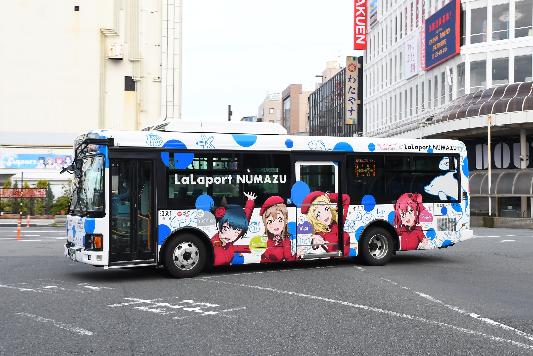 Shinkyy 富士急シティバス ららぽーと沼津 ラブライブ サンシャイン ラッピングバス せっかくの機会なので電車で先回りして沼津駅で再び記録 T Co 1f2tfqqvax Twitter