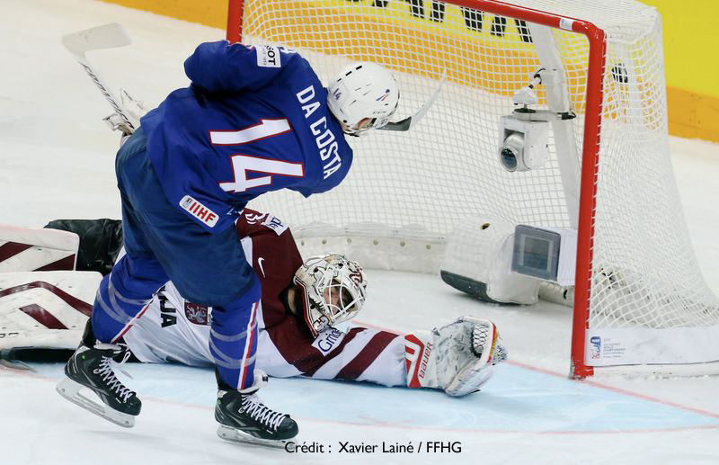#EnCeJour du 12 mai, nos Bleus ont signé des victoires précieuses aux #IIHFWorlds 🙌

🇨🇭 4-2 à Helsinki (2012)
🇸🇰 5-3 à Minsk (2014)
🇱🇻 3-2 t.a.b. à Prague (2015)

#WeCanBeHeroes