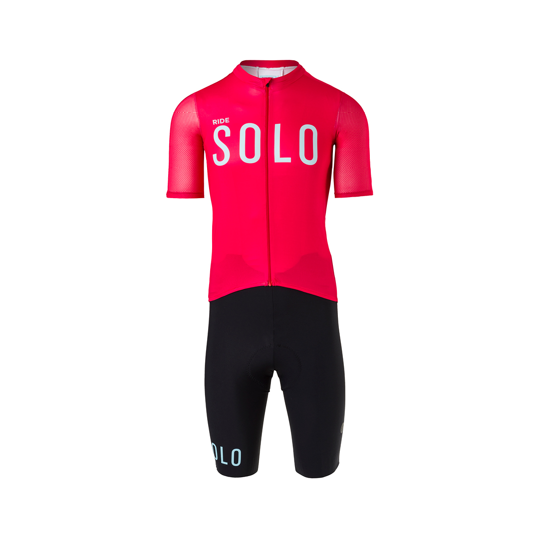 AGU, sponsor van <a href="/JumboVismaRoad/">DavidRRCegg</a>, en <a href="/soigneurjournal/">Soigneur</a> brengen een hommage aan de solo rit met een limited-edition Ride SOLO kit. De opbrengst gaat naar ons fonds.

Pre-order tot en met maandag 18 mei 2020 via agu.com/ride-solo
