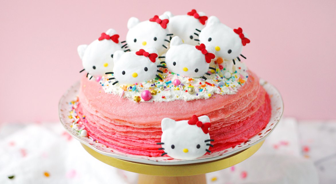 KittyARworld's tweet photo. Make your days at home sweeter with a #HelloKitty Ombré Crepe #Cake! 🎂

Topped with 20 layers of vanilla #crepes, Jessica of https://t.co/VkQPqQJFYV made sure that we get to experience the #Sanrio magic with this treat. ✨ Check out her #recipe here: https://t.co/aUkO0iSq8z https://t.co/1haZJgDRH5