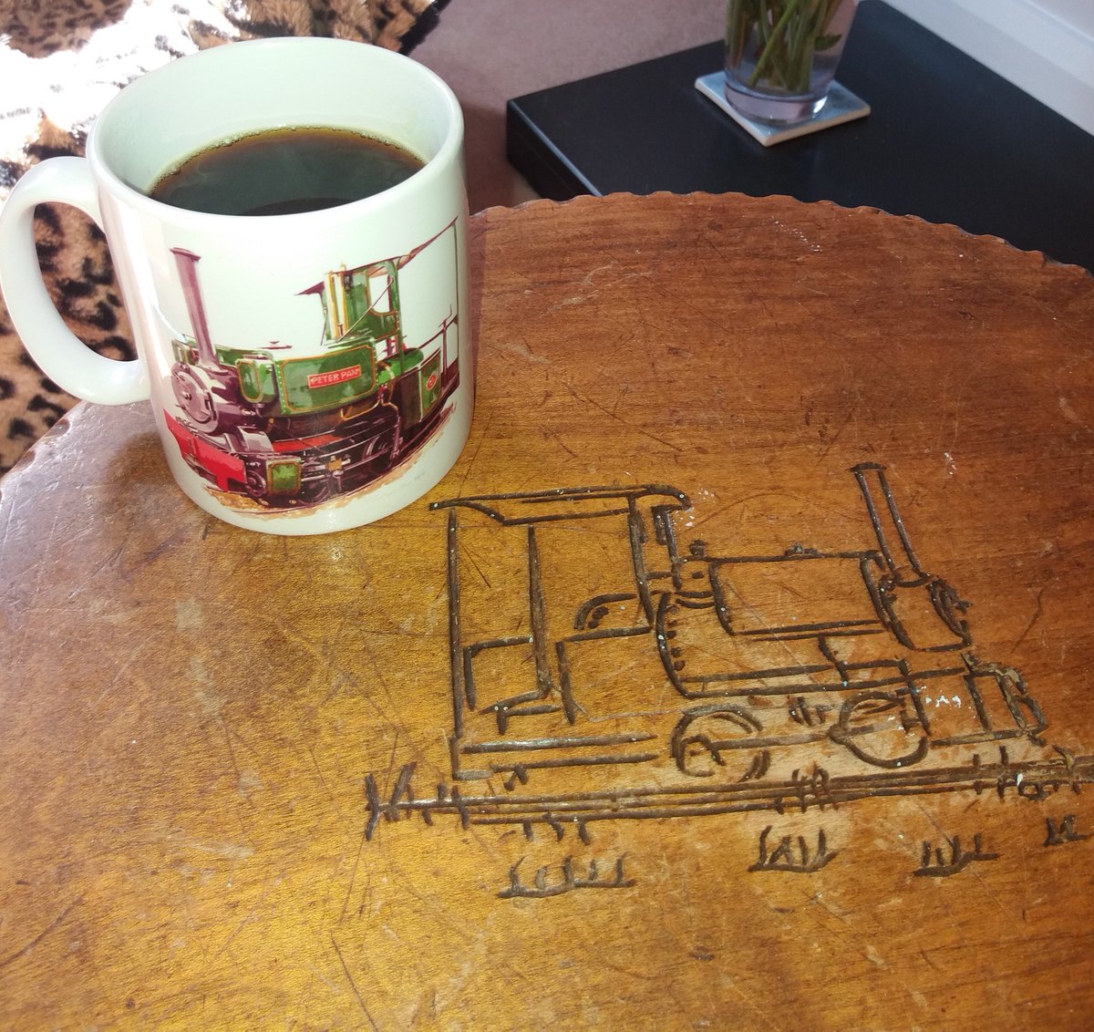 ian_kayak's tweet photo. @mikenarrowgauge @AmertonRailway @LOVECOFFEEMUGS @NarrowGaugeWrld @NarrowGaugeBlog #kerrstuart
@clayjonathan
You cannot beat a hot mug of black coffee in a kerr stuart wren mug on a special table https://t.co/uuXncq9NVI