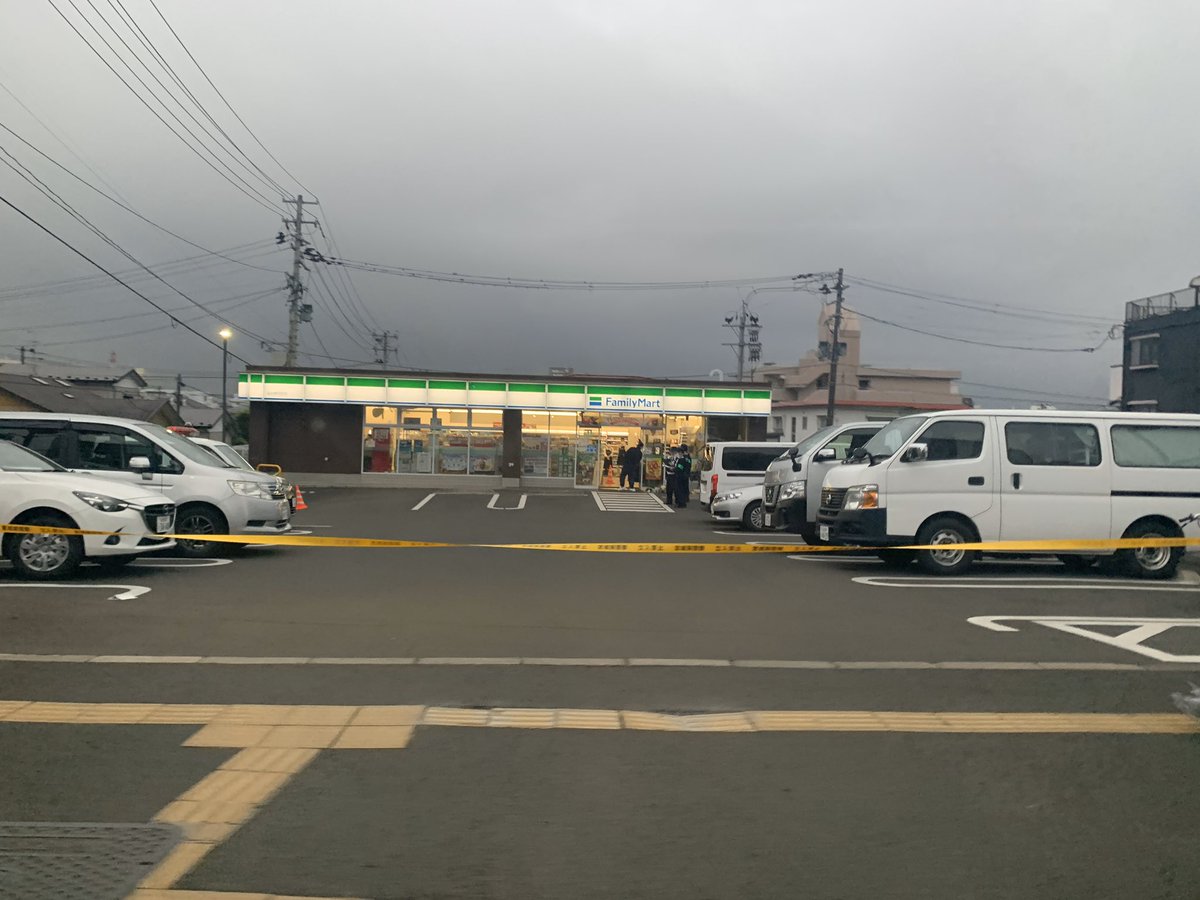mutomotan's tweet photo. 銀杏町のファミマ
事件ですかね？ https://t.co/cmmfjDOuy7