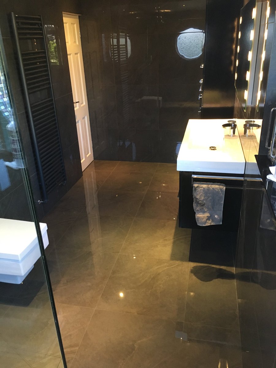 Warmup_Plc's tweet photo. Stunning finish on this bathroom project by MDB Plumbing @MDBplumber
Fitted with Warmup Underfloor Heating. π
#bathroominstall #install #tiles #underfloorheating #bathroominspiration #bathroominspo #heating https://t.co/3genhjSBUM