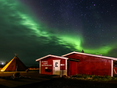 Bookings now open for Aurora Lodge Escape in Lapland for winter 2020/21. Special Pre-Christmas Package 13-17 or 19-23 Dec 2020 saving £142/person on standard prices! naturetravels.co.uk/winter-accommo…