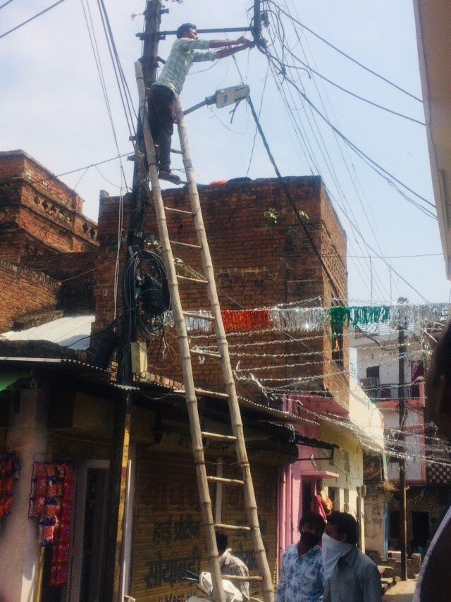 abhispl04's tweet photo. Maintenance in full fledge during pandemic COVID-19 under supervision of #EESL at Lucknow zone -02 https://t.co/mN4fVn57j7