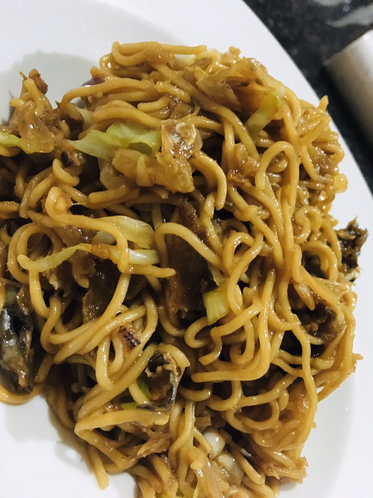 KIYK_zm's tweet photo. Too much noodity up in here!!! Instant noodle that went to private school. Added some dry fish , chilli, ginger, garlic, cabbage and Chinese cooking wine! RT to save a foodie!
#KIYK #KateInYourKitchen #NooditySeries #SpruceUpYourInstantNoodle #PescetarianMeals  #ChefsOfZambia https://t.co/IZ097ceZpE
