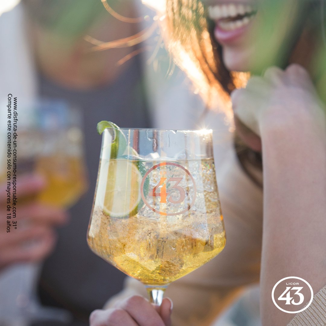 licor43_es's tweet photo. Ya hay quién puede brindar con los suyos. ¡Menciona a esa persona que siempre es la primera en promover el brindis! #Ginger43 https://t.co/a0cWpIkWNN