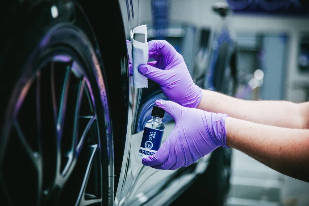 NEW from Nanolex Car Care: SI3D MAX is an easy and safe to apply sealant for all types of painted surfaces, including rims and hard plastic parts. The high layer thickness means an excellent depth of colour and prolific hydrophobicity.