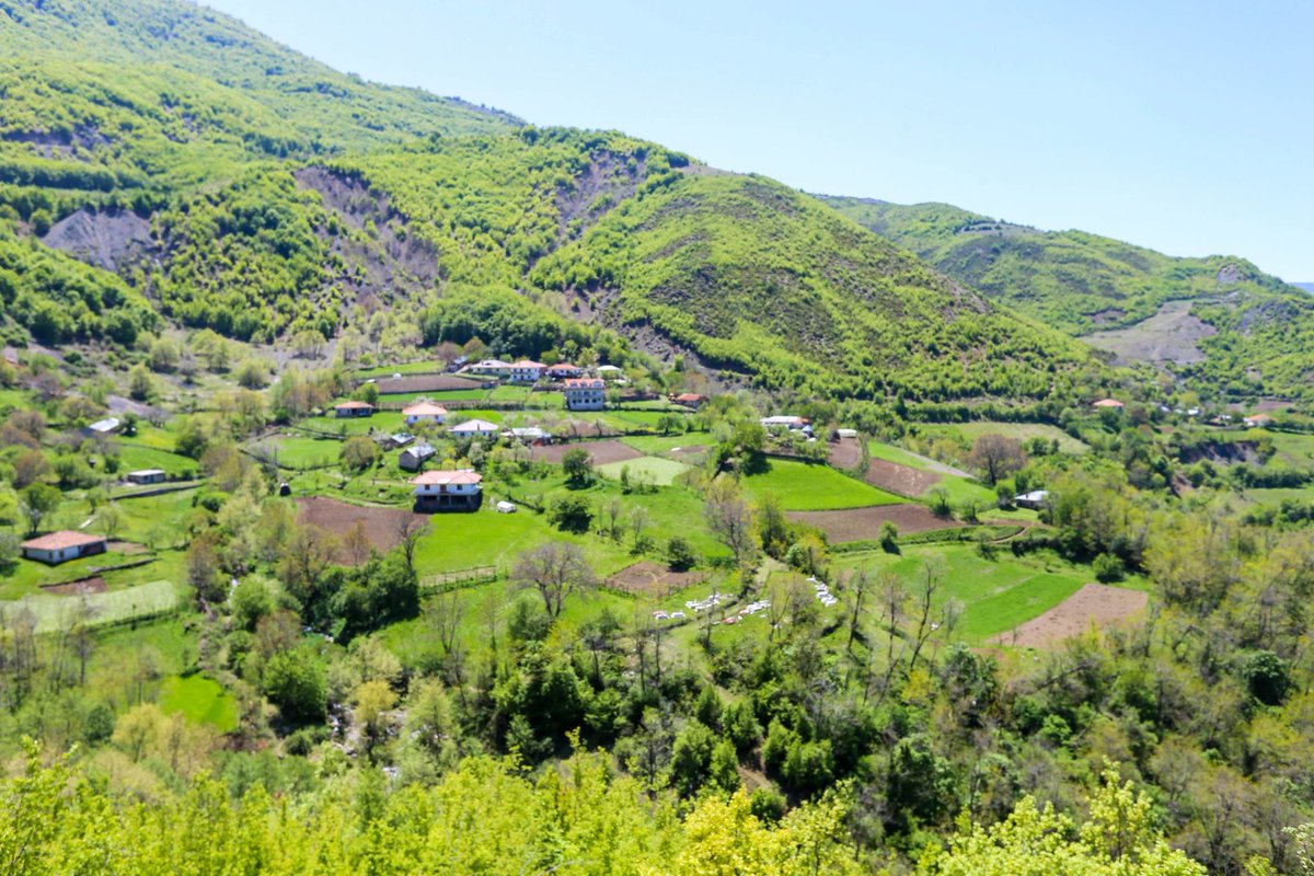 EnedMato's tweet photo. Eja në Polis !

Turizmi në shtëpitë e fshatit është i bukur, i lirë, i mirë !

Është i thjeshtë, është bio, është i shëndetshëm !

Ajri i freskët, qetësia, peisazhi, shëtitjet në fshat të zgjasin jetën !

Në fshat rigjeneron mëndjen dhe trupin ! https://t.co/pM1SxC4uCf