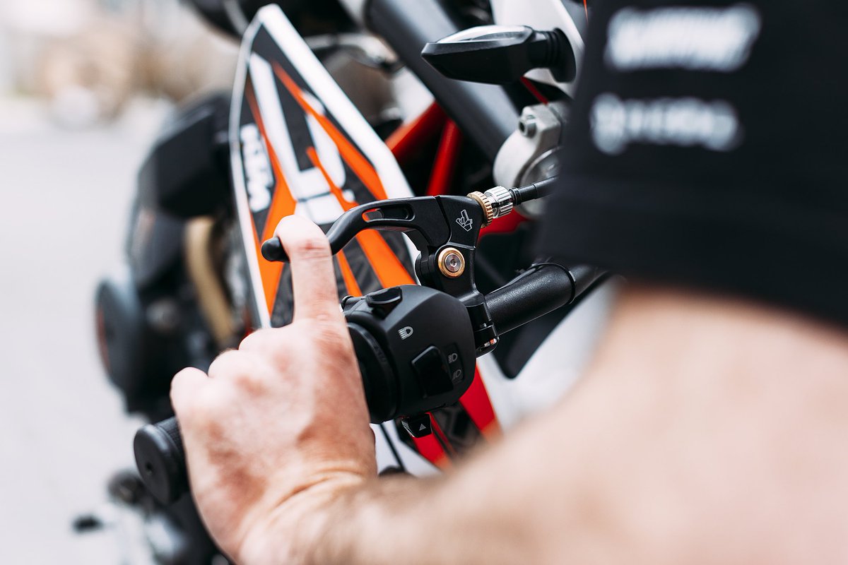 BagorosPerform's tweet photo. The RokOn easy pull clutch reduces the pull effort by 50%. Comes in 2 sizes, one- or two-finger use. Awesome, either way. 😎

https://t.co/KJhLvsqu3p

#clutch #easypull #RokON #motorcycles #motohead #ktm https://t.co/tbfA20USPF