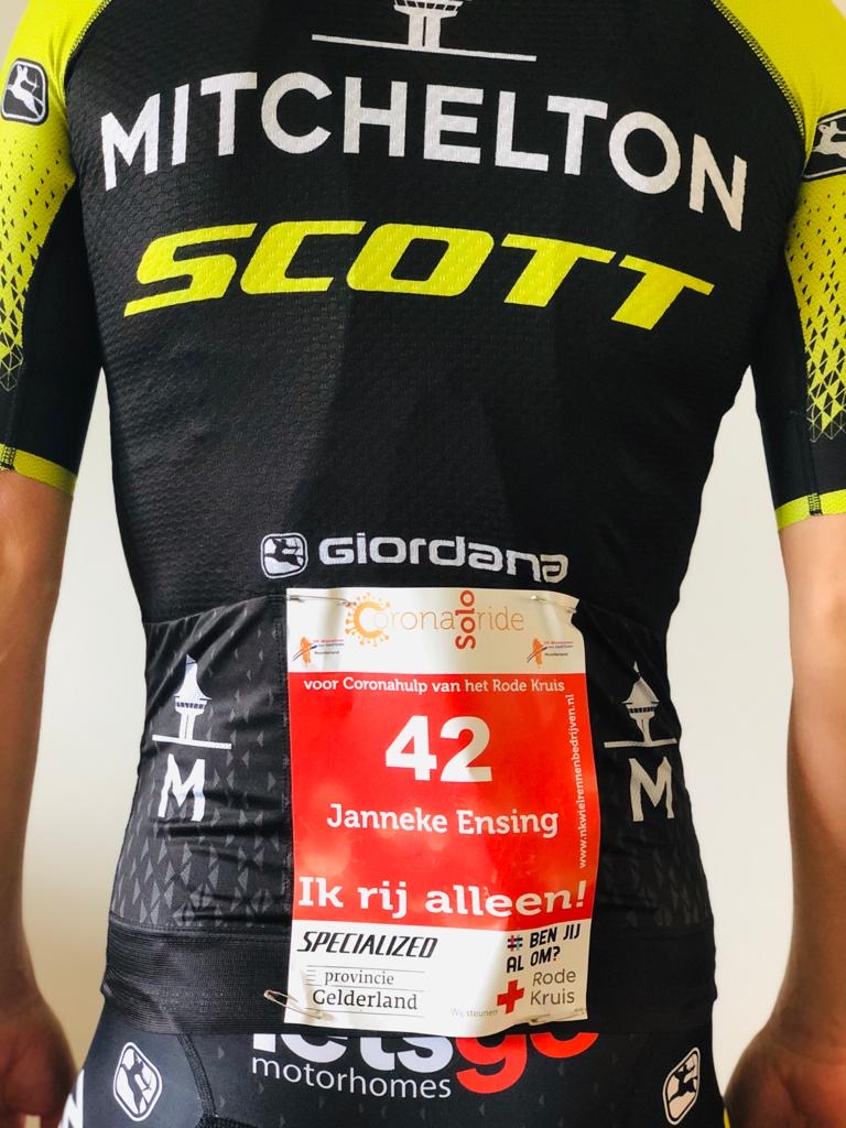 Ik heb toch weer een rugnummer opgespeld! 😃 Ik doe namelijk mee aan de Corona Ride. Daarmee wordt geld opgehaald voor de strijd tegen corona door het <a href="/RodeKruis/">Rode Kruis</a>.

Doe ook mee, krijg je persoonlijke rugnummer én zamel geld in voor het goede doel: nkwielrennenbedrijven.nl/coronaride