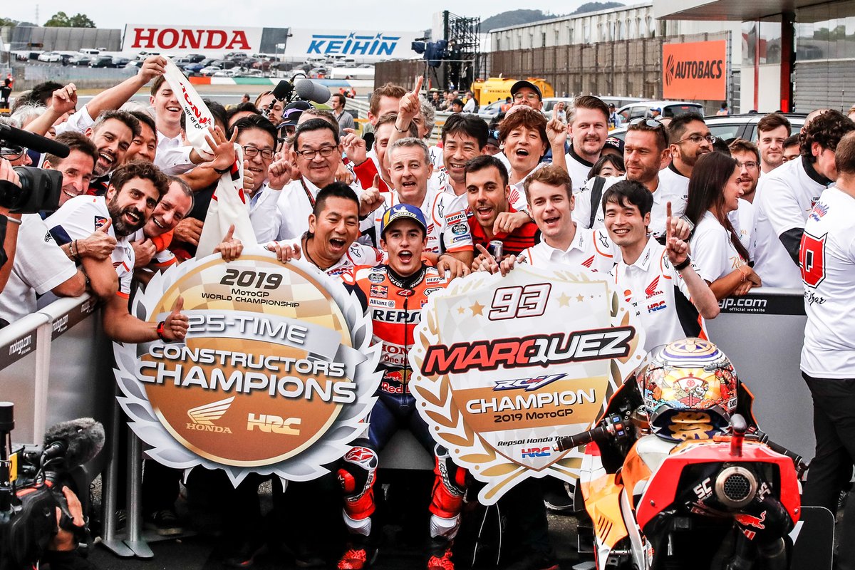 box_repsol's tweet photo. This time we didn't hide Wally or remove an important person from a photo. Here, there are 7 differences between these two photos. Can you find them?
#BoxRepsolFansAtHome https://t.co/eSSs3Wav7Y