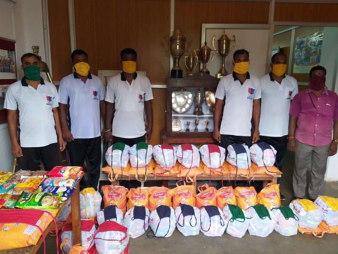Def_PRO_Chennai's tweet photo. #ExYogdan
4TN and 5TN Naval Units donated 7-day ration with 17 items and face masks to differently-abled persons in Chidambram, Tamilnadu. @SpokespersonMoD @drajaykumar_ias @PIB_India @HQ_DG_NCC https://t.co/Z5YHeK0IaZ