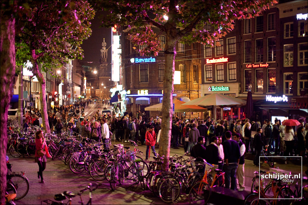Amsterdam1012's tweet photo. De coronapleinen in veel steden zijn een inspirerend stadsexperiment. Hoe kunnen ze slagen? Hoe voorkom je dat het niet een speeltje wordt van een enkele ondernemer? Hoe betrek je de bewoners erbij?
#horeca #amsterdam #pleinen
Foto: Thomas Schlijper
https://t.co/xOom8Rj64N https://t.co/nn5UklfXZx
