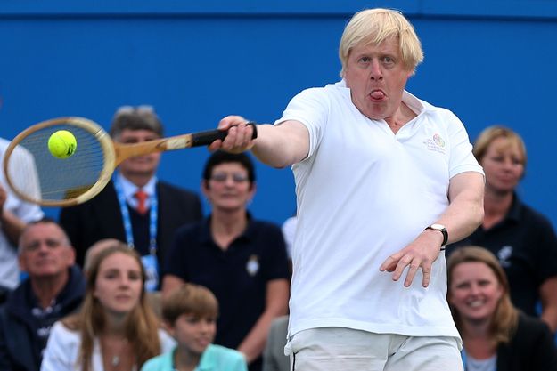 Beresford91's tweet photo. The 'pratfall effect' is the tendency for attractiveness to ⬆️ or ⬇️ after an individual makes a mistake. A perceived highly-competent individual is, on average, more likable after committing a blunder, while the opposite would occur if a perceived average person makes a mistake. https://t.co/pmcfuKo340