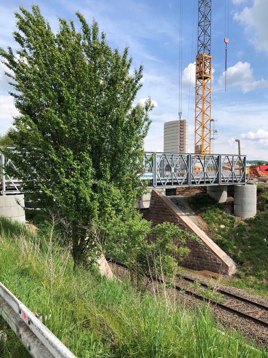 CDUBadVilbel's tweet photo. Bald steht #Gronau's neue Brücke
Ortsvorsteher Schäfer (CDU): „Gute Nachricht für unsere Landwirte“
Ein weiteres #BadVilbeler Bauprojekt wird Konkret: Die Gronauer Brücke über die #Niddertalbahn wird erneuert.
Brücke ist oberleitungstauglich!
#CDUGronau
https://t.co/79DQ0HdwnY https://t.co/uUMRQbhdsc
