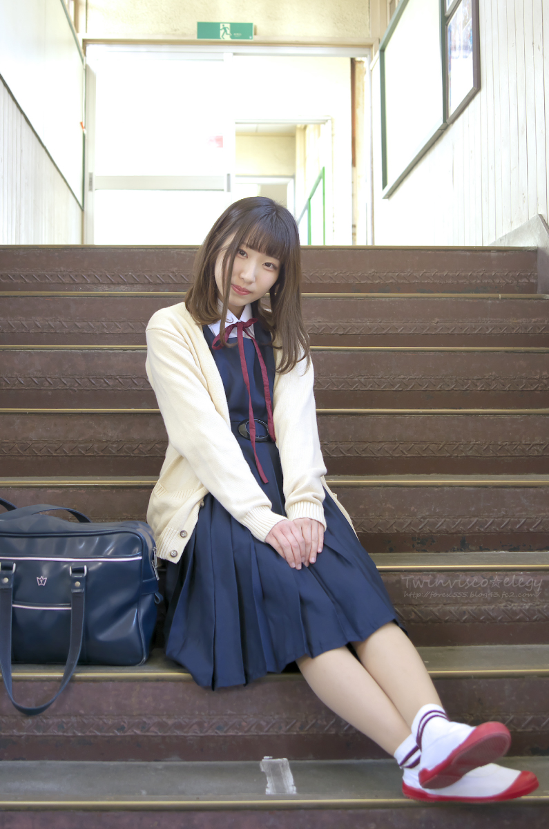 forefore555's tweet photo. 今日は風も少し爽やかチックになりましたね♪
…んで、「初めまして」の時の爽やかな のんちゃんです🎀
(はや一年前なんですねぇ☺️）
model : のんつーさん (@Non_Tsu_model ) at.芦ヶ久保小学校
K-5Ⅱs + DA20-40 Limited
＃ポートレート ＃portrait　＃PENTAX #ファインダー越しの私の世界 #蔵出し https://t.co/wbtSdobAoE