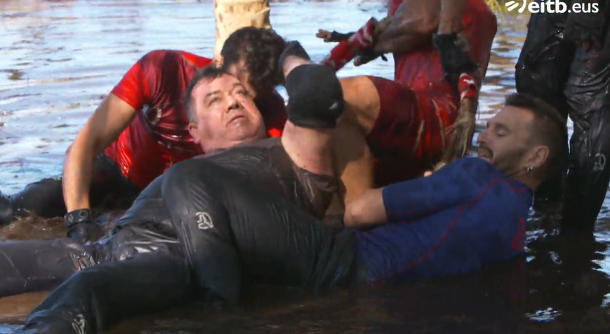 Ahora solo me falta que Julian me traiga una cervecita #conquis17 , porque haga lo que haga no me expulsará!