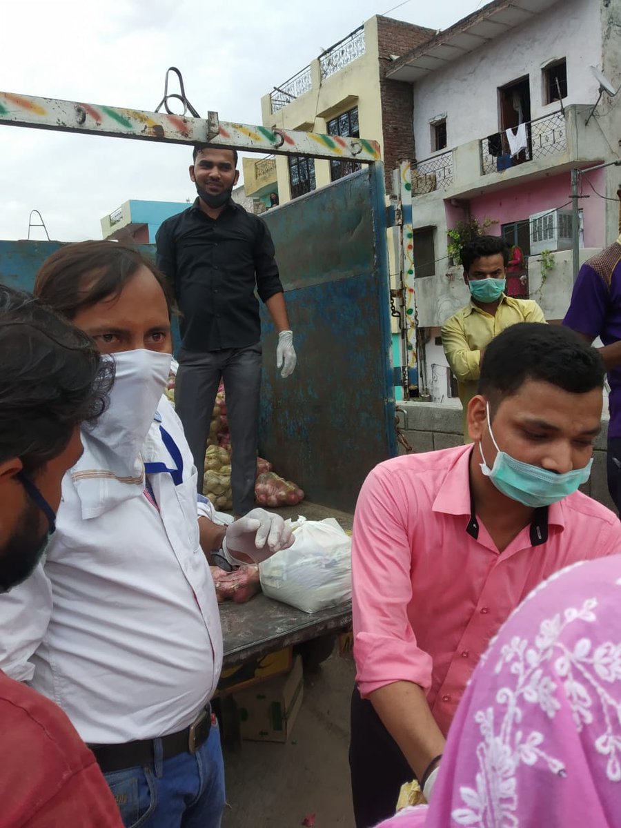 SamastConnect's tweet photo. Few Pictures of the third phase of the relief distribution done by us today in North East District of Delhi... https://t.co/wOyIXXVfvv