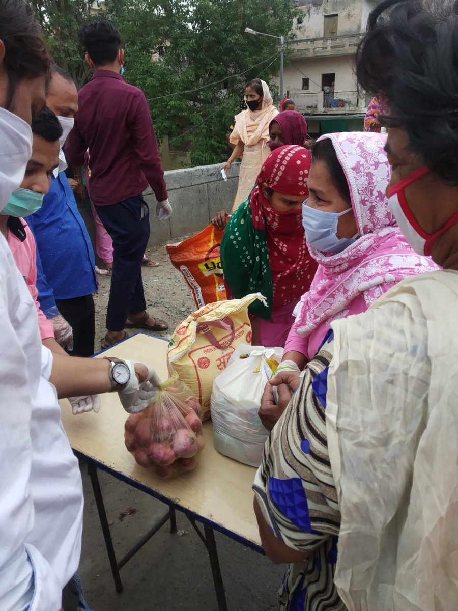 SamastConnect's tweet photo. Few Pictures of the third phase of the relief distribution done by us today in North East District of Delhi... https://t.co/wOyIXXVfvv