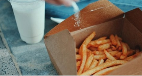 capetownmag's tweet photo. Get all the fast food you love and comfort food you crave delivered to your door 🏍
https://t.co/XdKY1n31RI
#day47oflockdown #LockdowSA #Level4lockdown https://t.co/lGlRAZZd5a