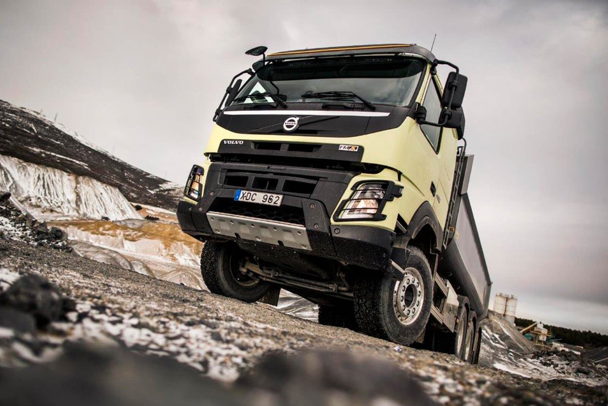 nebimgroep's tweet photo. De Volvo FMX viert zijn 10de verjaardag! 10 jaar geleden, in april 2010, introduceerde Volvo Trucks een truck specifiek voor het bouwsegment, de Volvo FMX. Lees verder en bekijk diverse filmpjes: https://t.co/TqgFx2kTaD https://t.co/w57uiIqmcF