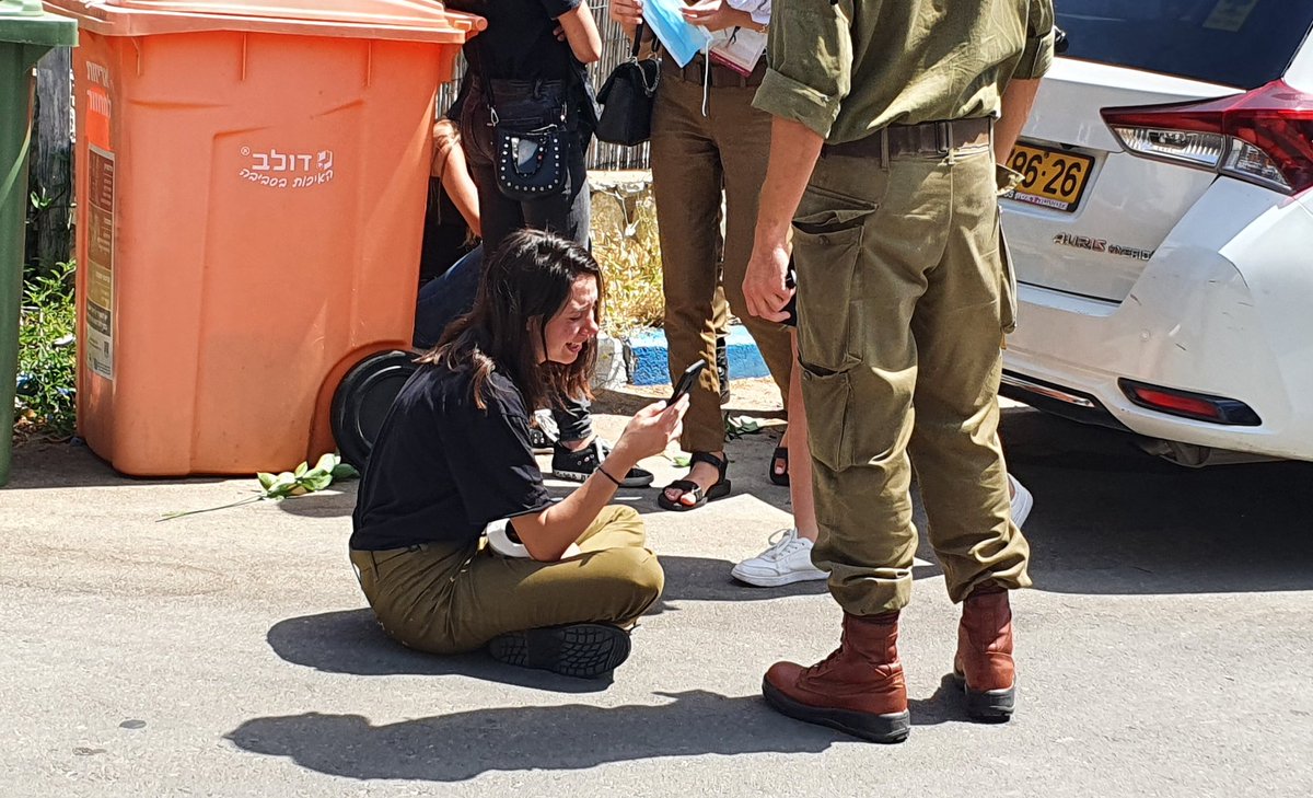 HananyaNaftali's tweet image. The girlfriend of fallen IDF soldier Amit Ben Yigal crying after he was murdered tonight by terrorists during an operation. 

This breaks my heart 💔