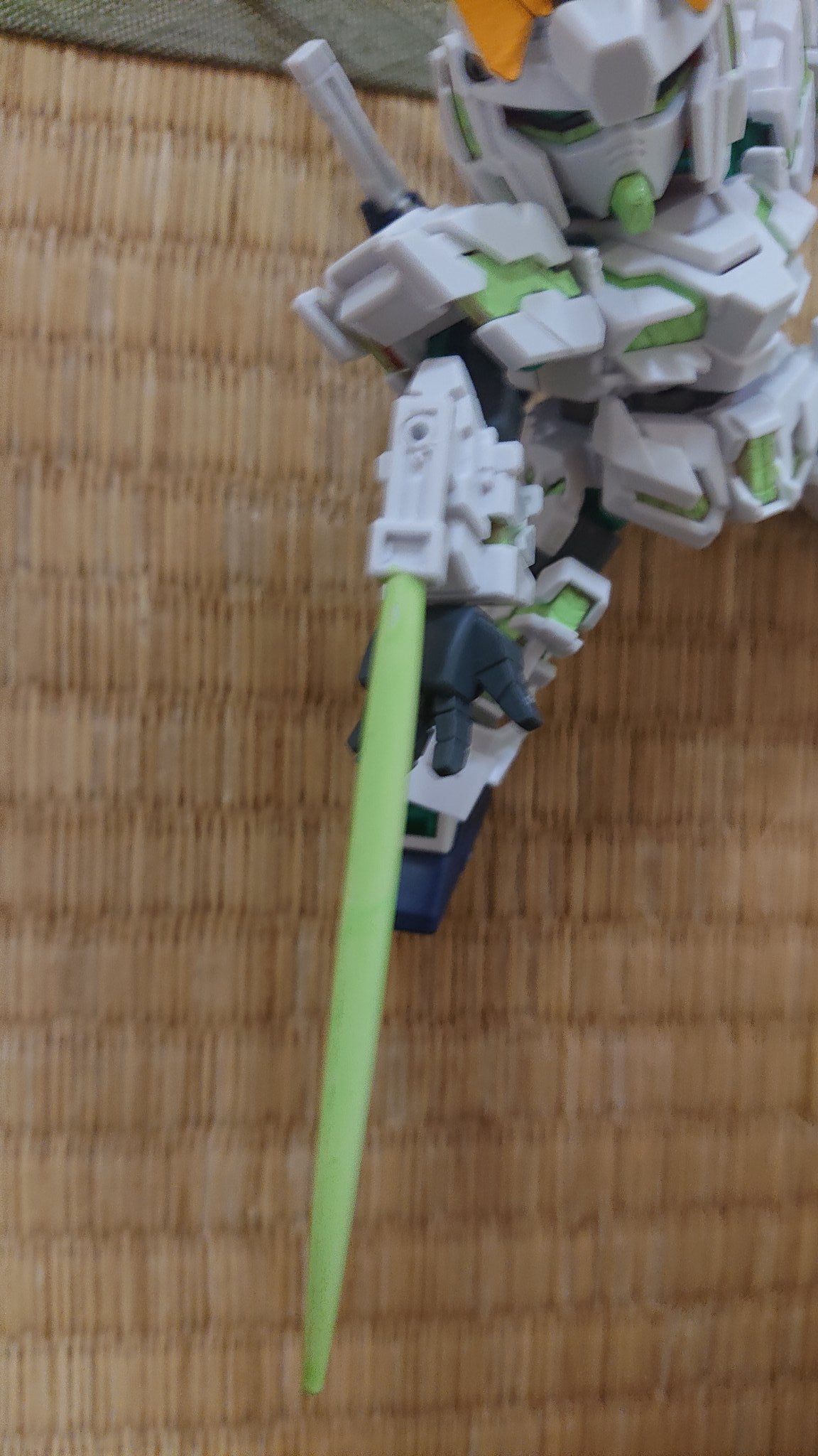 えいむ君 イナイレgo4執筆中 Sdcsユニコーンガンダムをガンダムマーカー蛍光グリーンで塗装 結局手軽なマーカーにしました Mgペルフェクティビリティの塗装の前にテストで作ったものです ブラックライト Uvライト を使う綺麗 薄い色味になったけどこれ