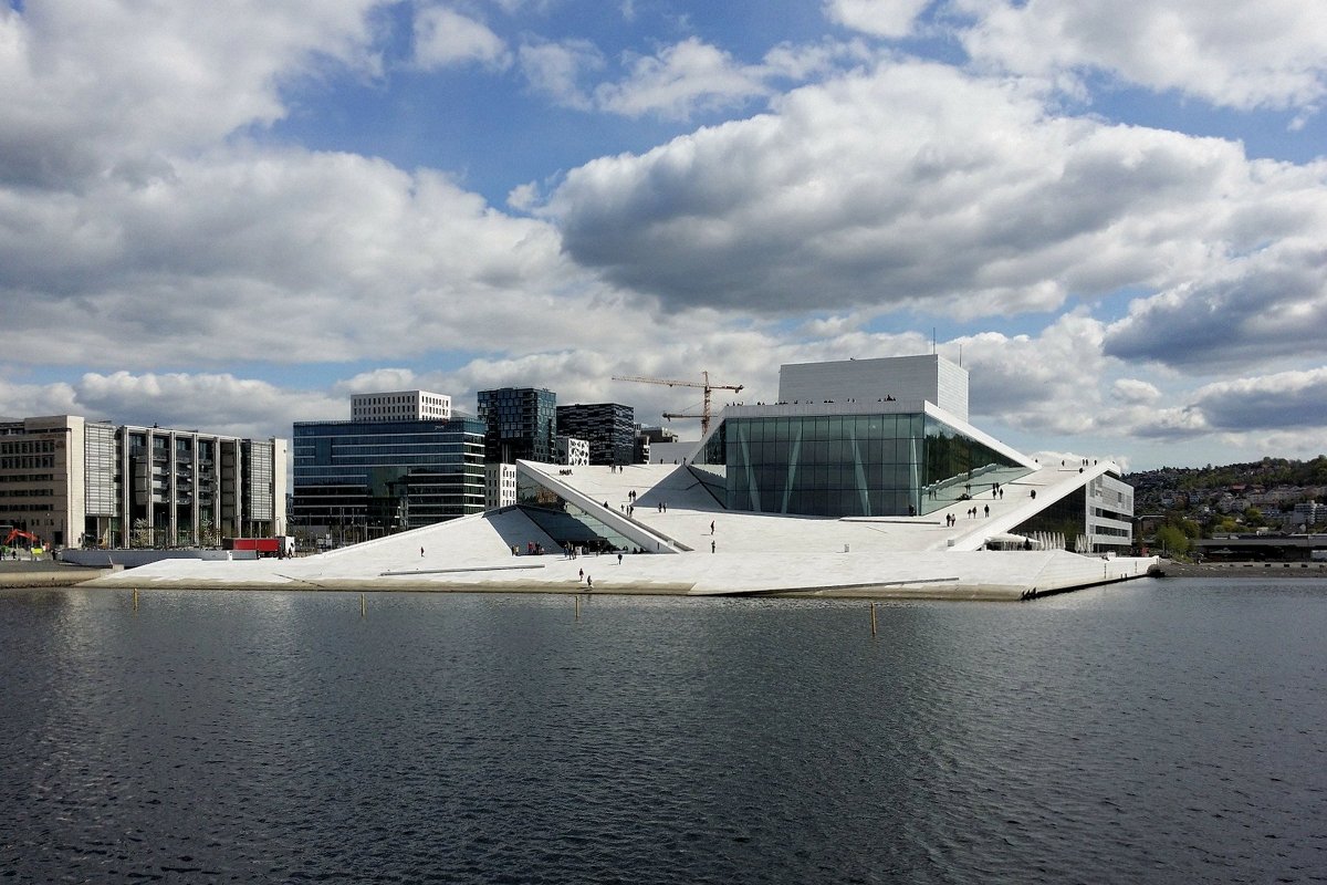 TXLvanLimburg's tweet photo. Nu dromen, later #reizen. Travelplanner Marianne is erg enthousiast over #Oslo. De stad is #gezellig, #overzichtelijk en #toeristvriendelijk, maar ook qua #kunst en #cultuur is er genoeg te zien. Lees: https://t.co/NDQvAG9xbW https://t.co/faMHKLep10