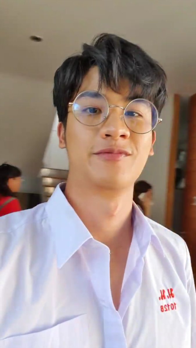 he played high school roles and he really looked like a high school kid. it's like he's aging backwards? #Tawan_V  @Tawan_V