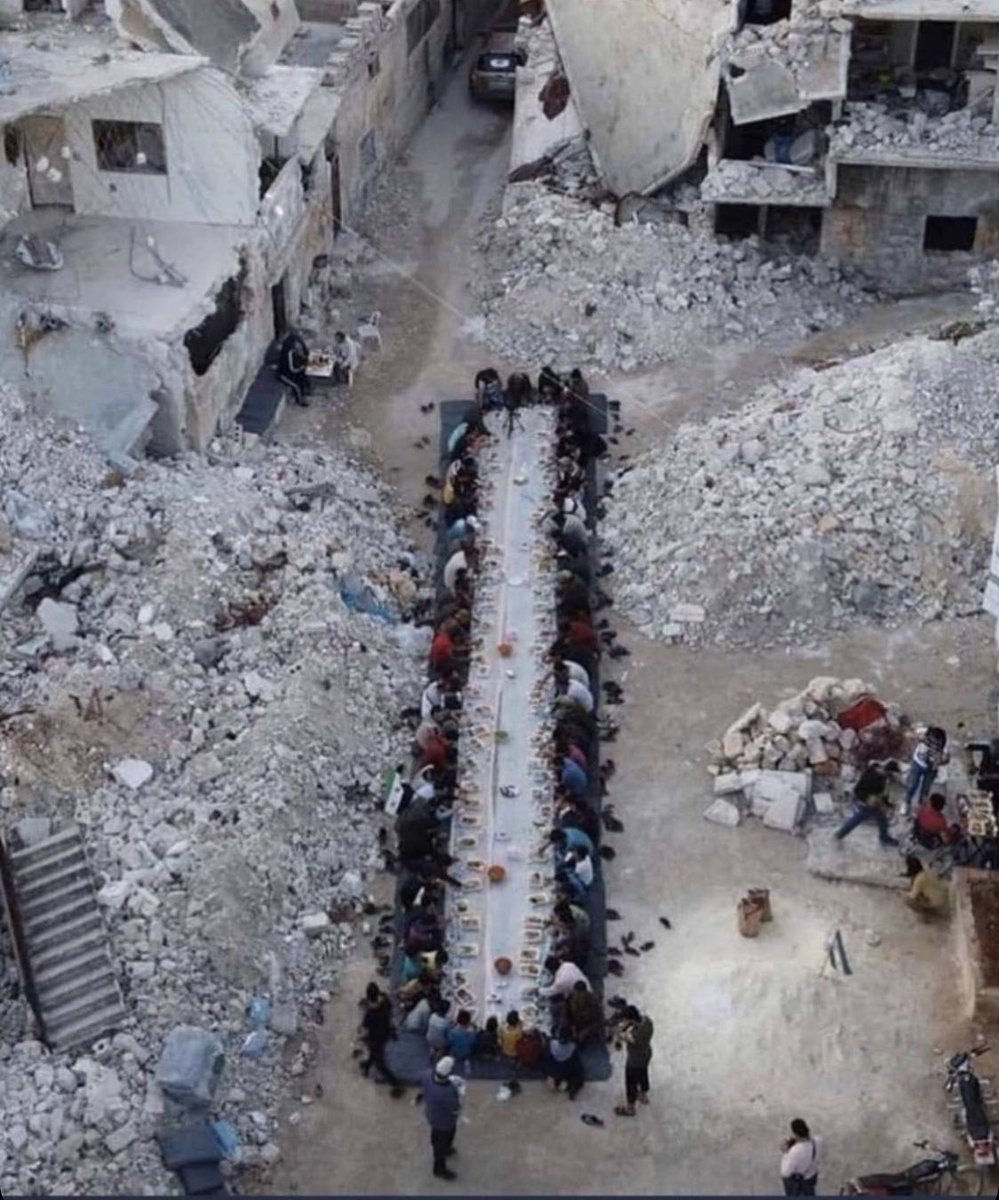 amnk95's tweet image. Dites El Hamdouli’Allah de manger tout les soirs au chaud et de dormir paisiblement