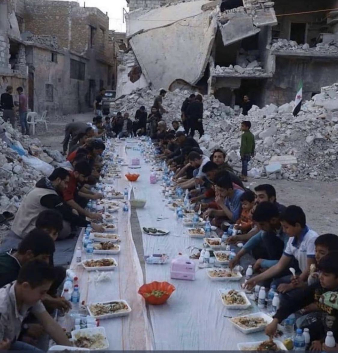 amnk95's tweet image. Dites El Hamdouli’Allah de manger tout les soirs au chaud et de dormir paisiblement