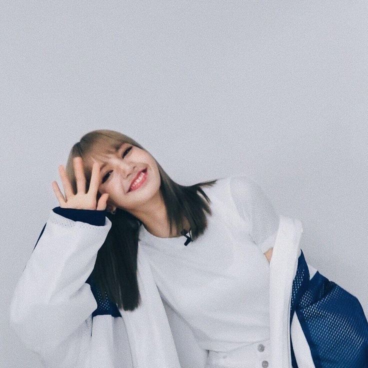 — Lisa& #39;s smile can light up the whole place; a necessary (long) thread