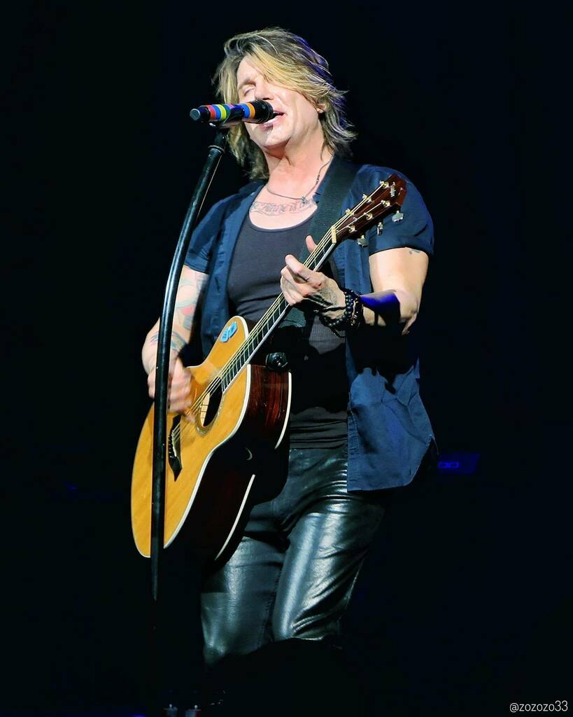 zozozo333's tweet photo. Goo Goo Dolls at the @hobhouston in Houston 10/2/18. @googoodollsofficial @robbytakac @johnrzeznikggd @absolutegoopics #googoodolls #miraclepill #dizzy20 #concert #concertphotography #music #musicphotography #johnnyrzeznik #robbytakac #houston #photograp… https://t.co/JNp4PYspjg https://t.co/dEvWE8R9vN