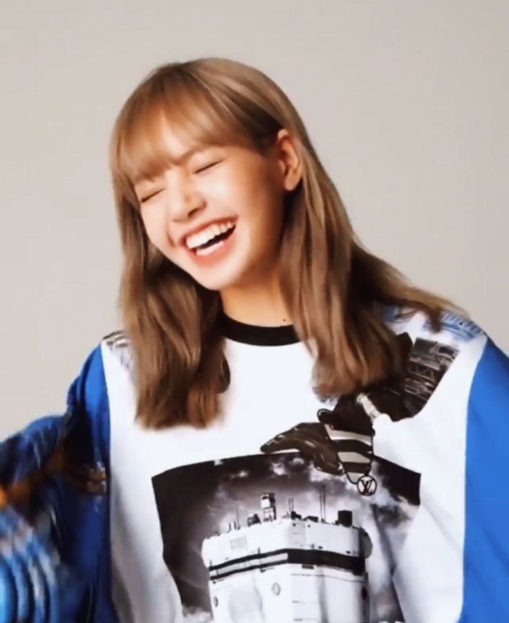 — Lisa& #39;s smile can light up the whole place; a necessary (long) thread