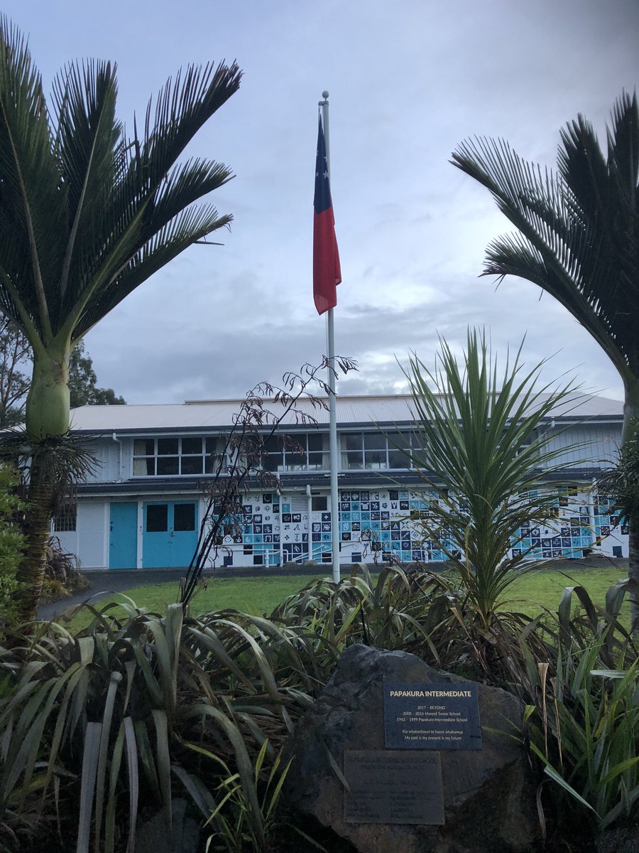 MsKauKau's tweet photo. So spoilt from my #TeamPI colleagues this #SamoanLanguageWeek Thanks @Whaea_Oriana and @Y_Allnutt your wine &amp; choc were consumed before I took a pic :) https://t.co/E2dbPgnAlp