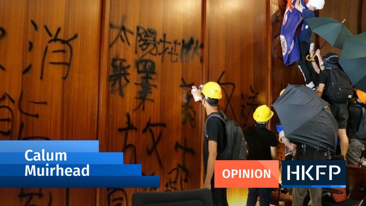 hkfp's tweet photo. For their own good, Hong Kong’s business community should stand with protesters 

https://t.co/wgbUbiNsh6 #HongKong #HongKongProtests #antiELABhk #antiELAB #China https://t.co/hXJzBxmPHt