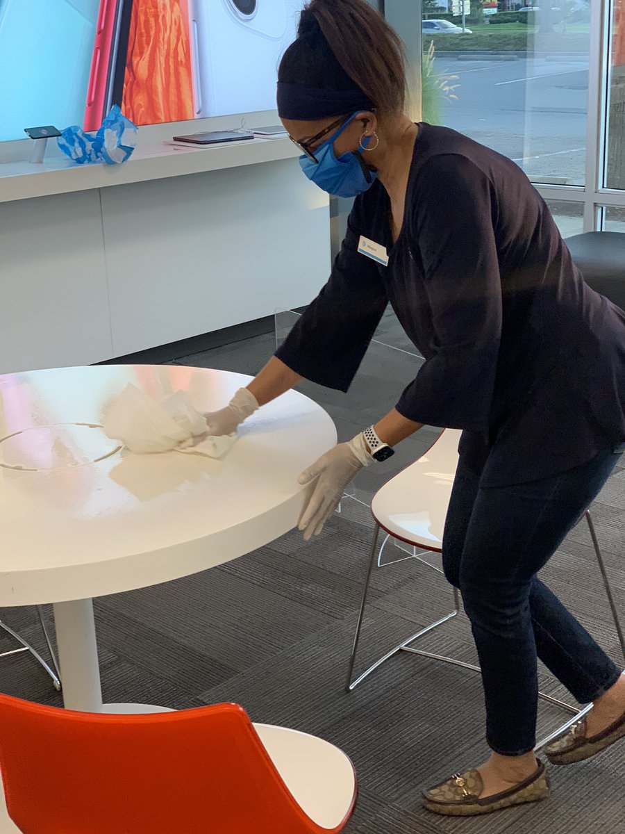 Wesley_Mobility's tweet photo. @MilagrosMontout helping out Wesley Chapel with our HBOMax Reset. #LeaderAssist #WestSideBestSide #OneFl @ATTWesleyChapel @CmancusiWFL @jrluna11 https://t.co/fx0JhAx1Ev