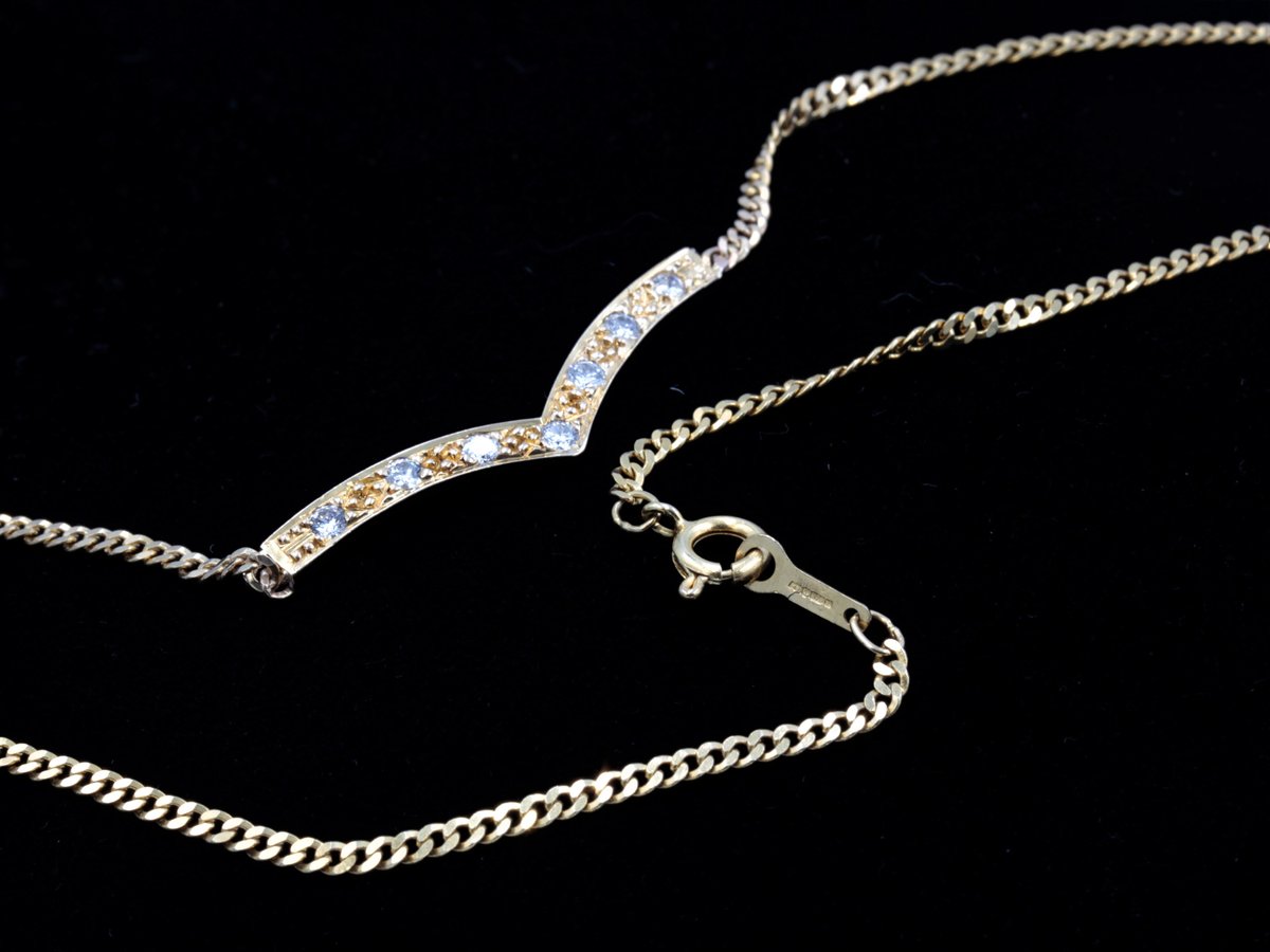 My #etsy shop: 1980s Sheffield Import 375 (9kt) Yellow Gold Fine Chain collar necklace with curved V-shaped "wishbone" pendant set and seven diamonds https://t.co/7CoiYTGUjT #gold #engagement #valentinesday #lovefriendship #clear https://t.co/gjNcpRQJwn