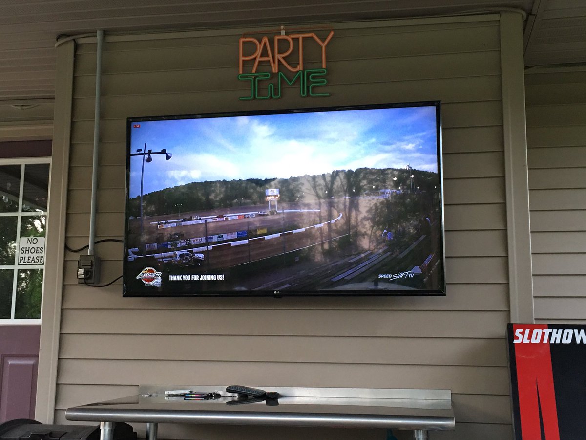 Rocketryan14's tweet image. Watching @SpeedShiftTV from the outdoor party pad in wellsville pa