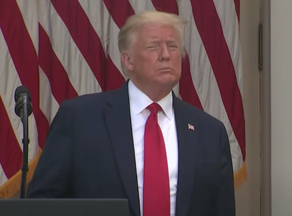 1/ THREAD: Earlier today at a Rose Garden presser, Donald Trump listens to a letter by a person who is diabetic, read by WH surrogate. As soon as he hears the subject is regarding diabetes, he looks away from the reader. #BodyLanguageExpert  #BodyLanguage  #EmotionalIntelligence