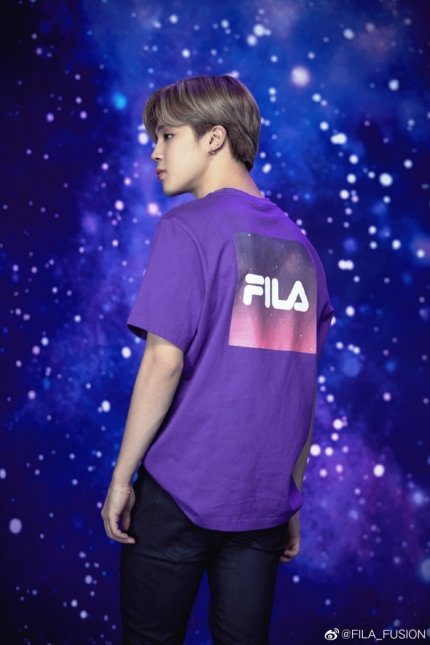 BTS Jimin showed off his warm-hearted visual and superior physique through Fila's official Weibo.Fans responded by saying, "Wow, Jimin's legs proportion is amazing," "Jimin's physique, visuals, and atmosphere are all perfect," etc. http://naver.me/FPabeXAl 