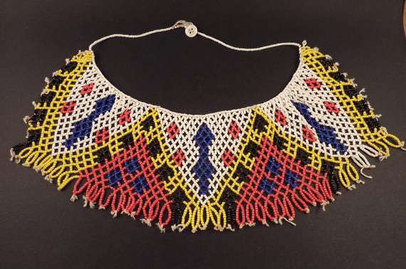 These necklaces are sometimes called bogma and are also worn in Bahariya, though similar beaded necklaces have persisted throughout Egypt.