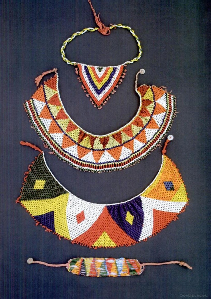 These necklaces are sometimes called bogma and are also worn in Bahariya, though similar beaded necklaces have persisted throughout Egypt.