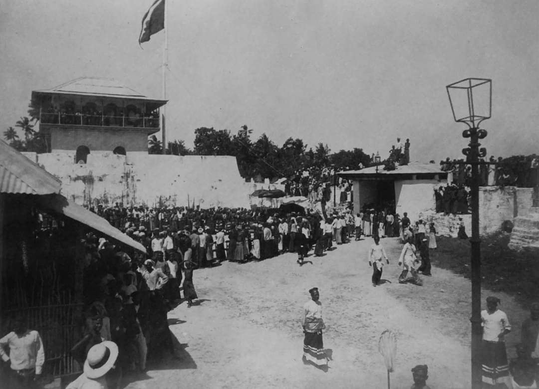 NaajihDidi's tweet photo. #DhivehiArchives
Some interesting photos of Maldives, especially Māle in 1901. These photos are from an expedition to Maldives the American Scientist Alexander Agassiz in 1901. It was published in the American Journal of Science, Vol. XIII, 1902.
Shared by Michael O'Shea
👇
More https://t.co/iDdxM62J2O
