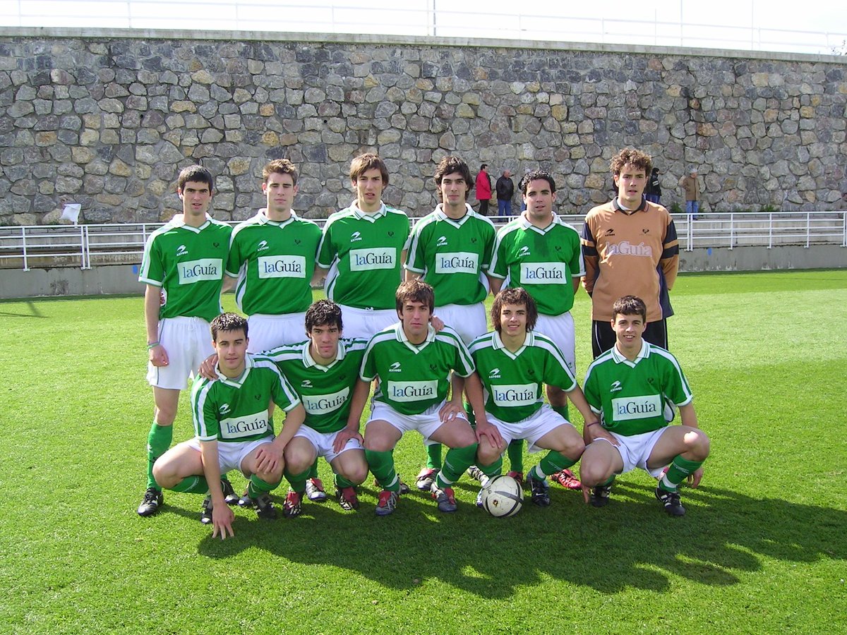 Uno de los elegidos para formar parte de esa plantilla es Manu Garcia, que aún le restaba un año de juvenil.Pero...¿qué es la UPV? ¿Cuántos años estuvo asociado con la Real Sociedad? ¿Donde jugaba? ¿Quién jugaba? Allá vamos.