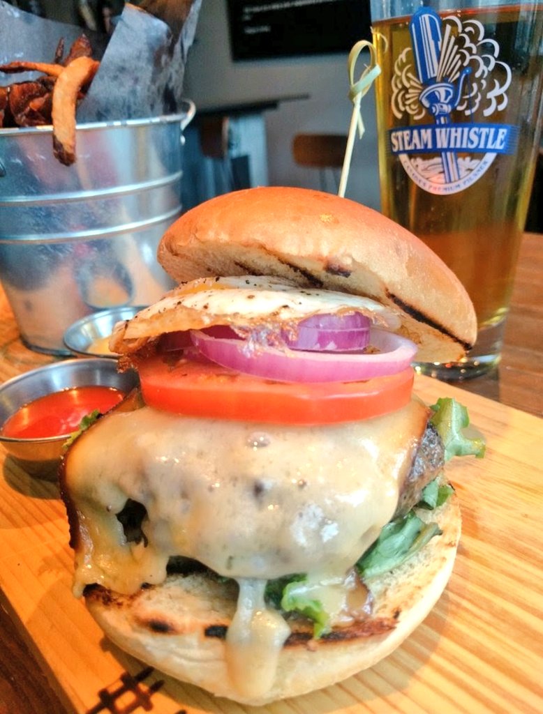 myblocktyler's tweet photo. @ExcaliburGroup Summer just isn't summer without burgers & rings from my favourite local spot in #Toronto @theirvpub!
Open Tue-Sat 4PM-8PM for takeout, I HIGHLY recommend giving them a try!
���647-350-4787
https://t.co/MK0h42pjST
#TakeoutTuesday
#ChampionLocal
#Cabbagetown
#nomnomnom https://t.co/VVTnyPuCG2