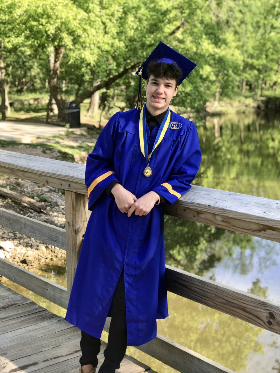 raerae615's tweet photo. Proud of my son Logan on his graduation today ❤️ https://t.co/XfGBcoVnYZ