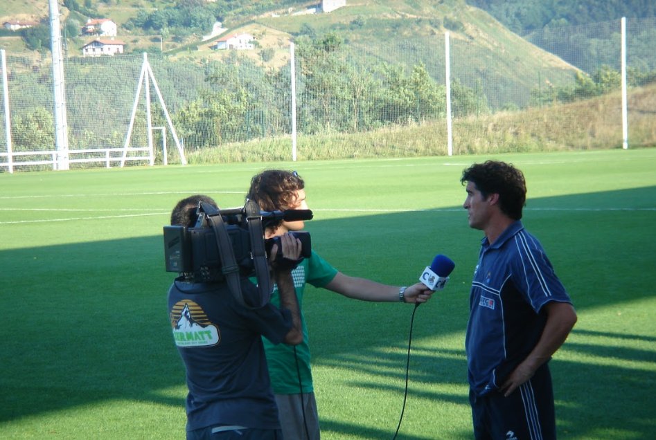 El encargado de dirigir a aquella hornada de chavales fue José Luis Ribera, ex-jugador del Real Burgos, Sestao o Deportivo, y que la temporada anterior había entrenado al Éibar en Segunda División.